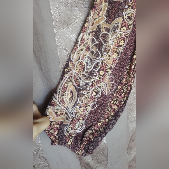 Floral Print V-Neck Women's Blouse in Brown and Cream - Picture 9 of 13